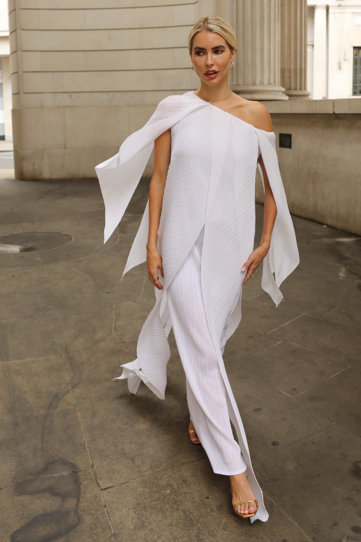 Elegant Pleated Cape Sleeve Maxi Dress with Tie Waist in White