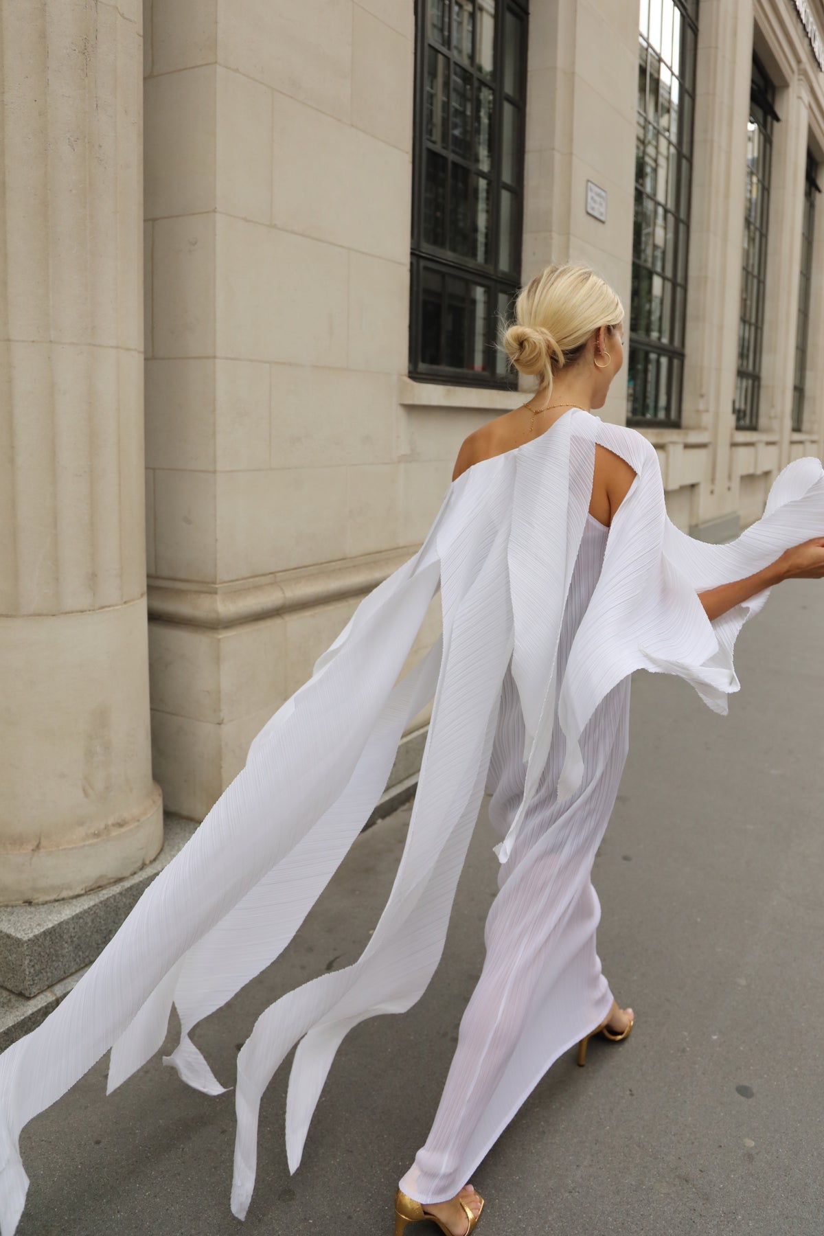 Elegant Pleated Cape Sleeve Maxi Dress with Tie Waist in White