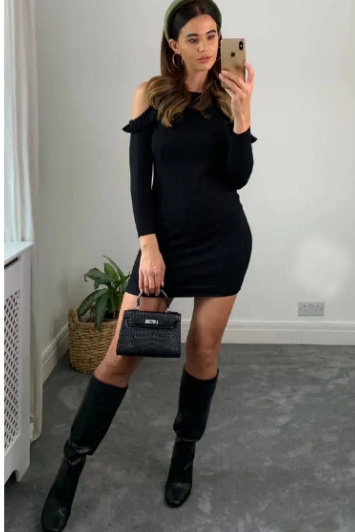 Frilled Cold Shoulder bodycon dress (Black)