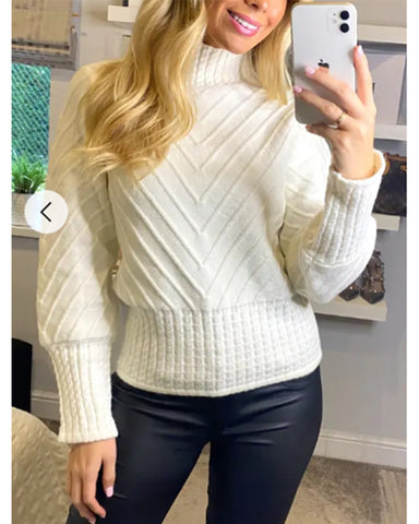 Mock neck cable knit long sleeves cropped jumper in white