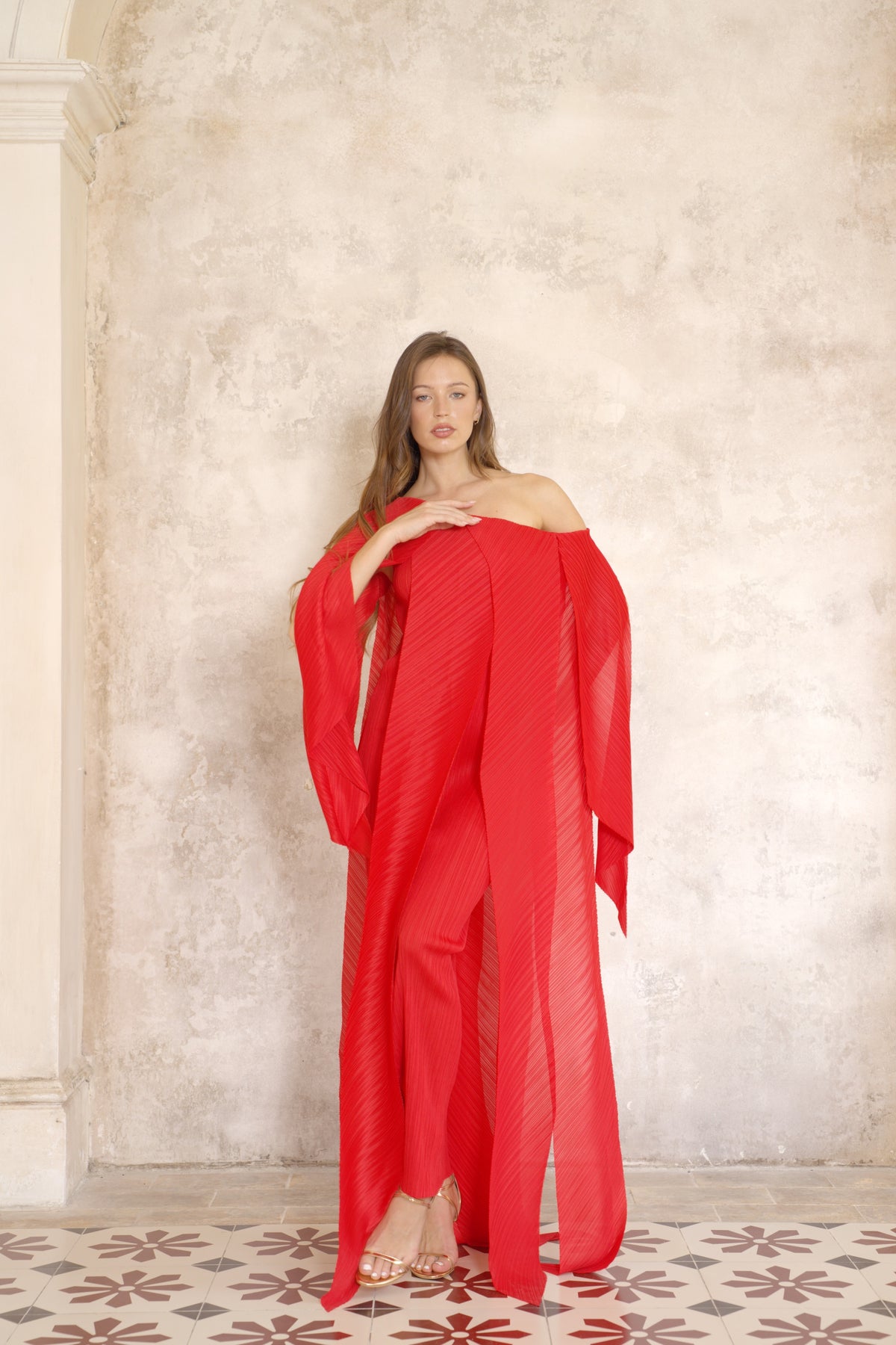 Elegant Pleated Cape Sleeve Maxi Dress with Tie Waist in Red