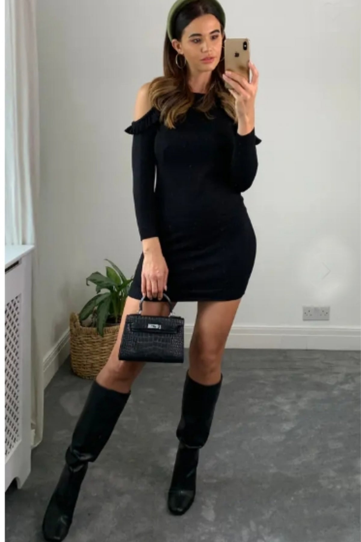 Frilled Cold Shoulder bodycon dress (Black)