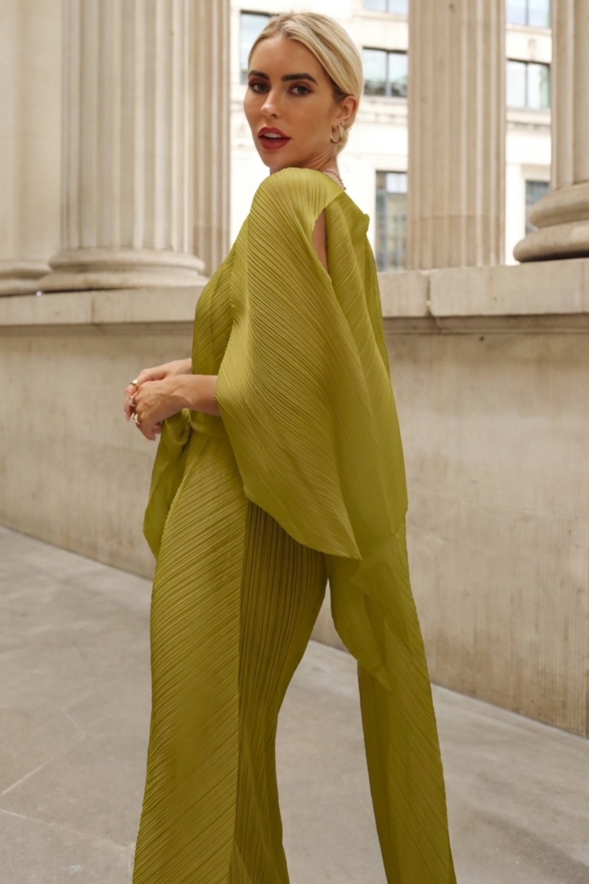 Elegant Pleated Cape Sleeve Maxi Dress with Tie Waist in Green
