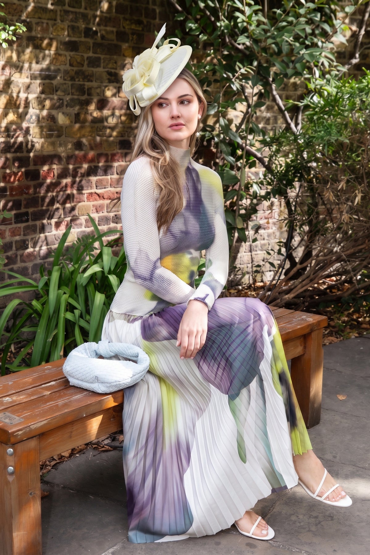 Fascinator With Feather &amp; Sculptural Loop Detail In White