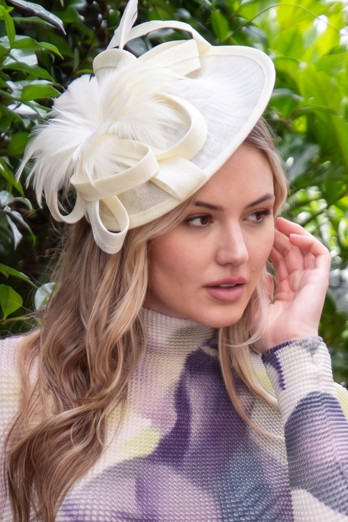 Fascinator With Feather &amp; Sculptural Loop Detail In White